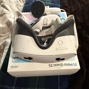 Meta Quest 3s VR Headset - White and Gray 256 gb